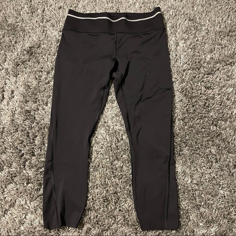 Athleta Black Sonic Capri Leggings size M High Rise Raw Hem Reflective - Picture 4 of 8